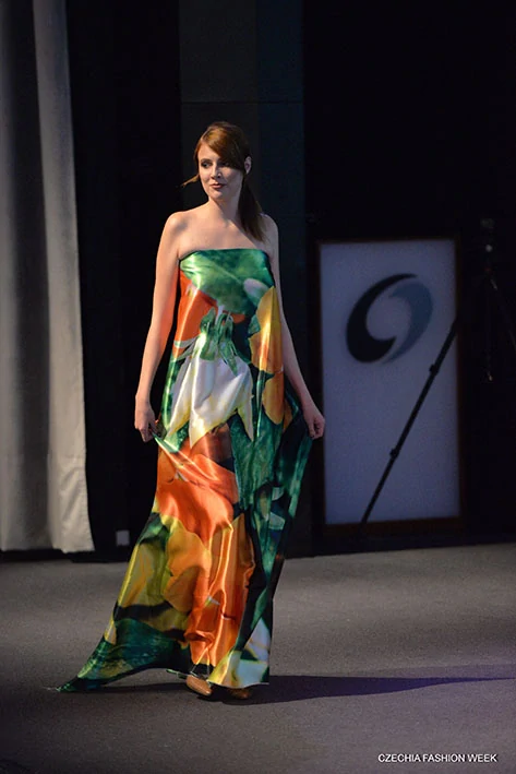 Látka - motiv - květiny macešky - vzor 719 (rozměr 148 x 220 cm)