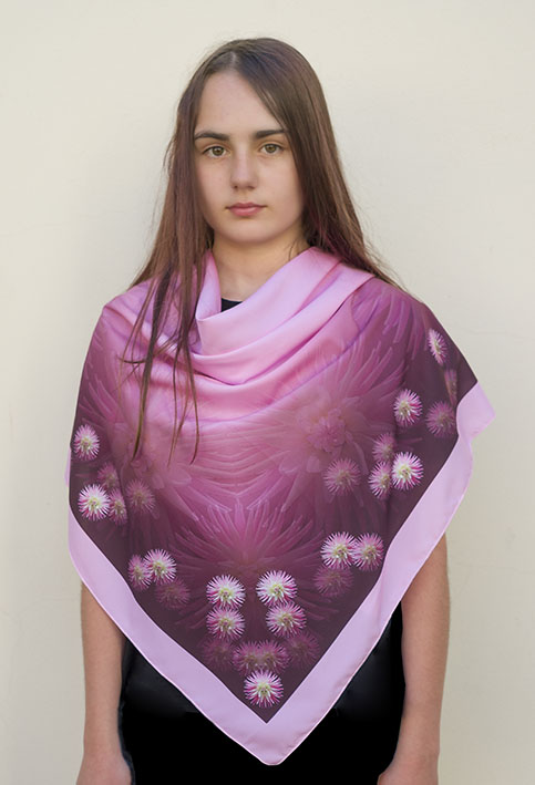 šátek společenský - růžové chryzantémy