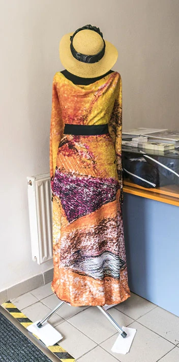 Látka - motiv radostné očekávání - vzor 735 (rozměr 151 x 297 cm)